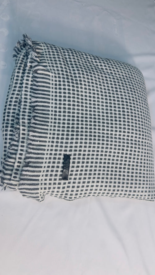 Black & Ivory Check cashmere blanket with fringe